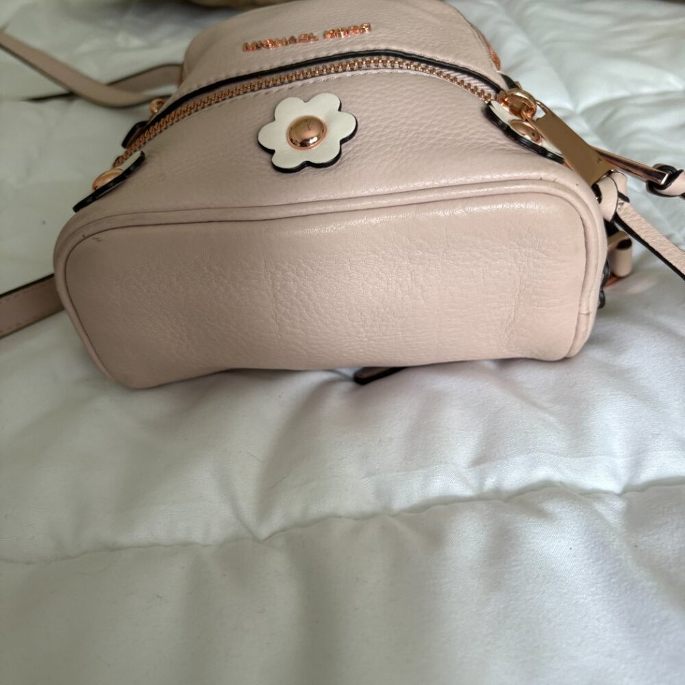 Michael Kors Mini Rhea Daisy Small Floral Appliqué Leather Backpack Pink/Cream - Picture 4 of 14